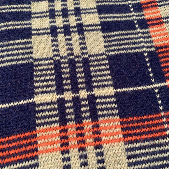 Zip-Up Plaid Sweater Vest - Picture 6 of 7